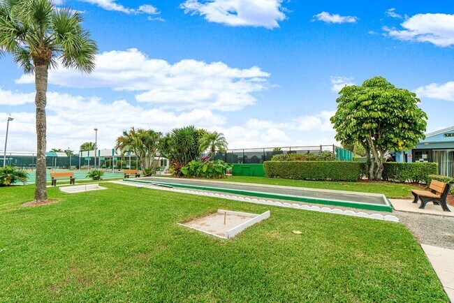 Building Photo - 5850 Sugar Palm Ct