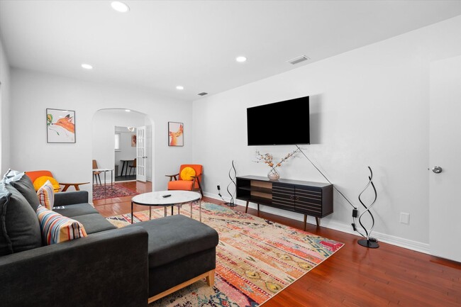 Building Photo - Beautifully Furnished Midtown Rental – Mov...