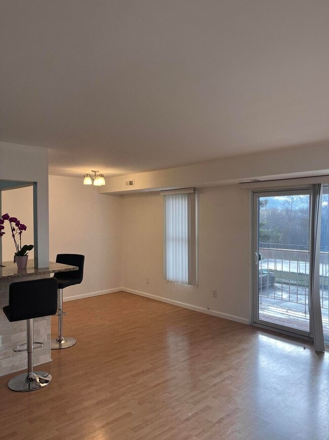 Building Photo - 30445 W 14 Mile Rd