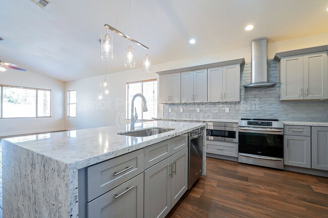 Building Photo - 3536 E San Pedro Ave