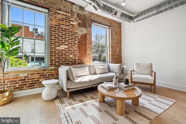 Building Photo - 901 King St