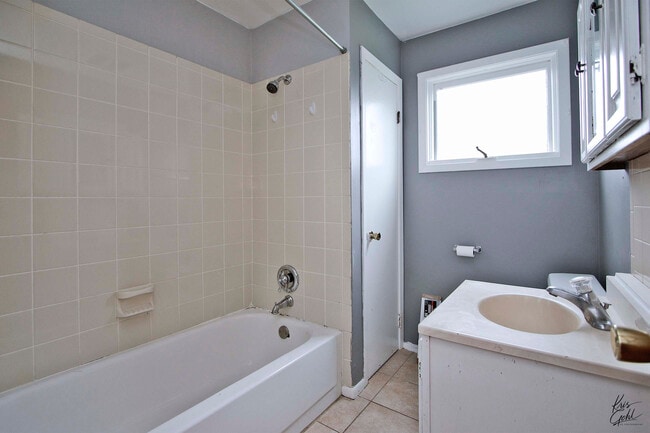 Building Photo - 39271 N Lake Ave