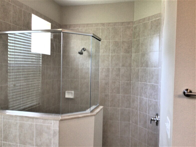 Building Photo - 4004 Knight Ave