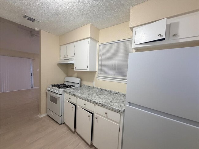 Building Photo - 4302 Scottsdale Rd