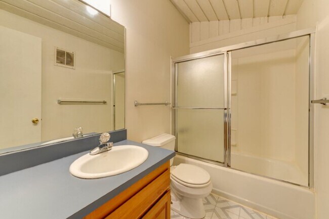 Building Photo - 1000 11th St