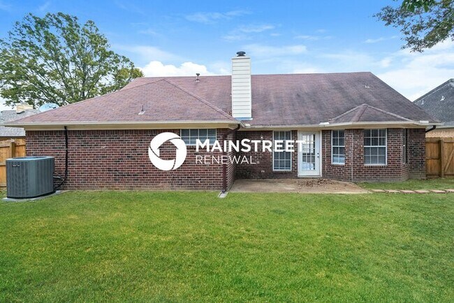 Building Photo - 4 Bedroom Pet-Friendly Home in MEMPHIS, TN with Main Street Renewal