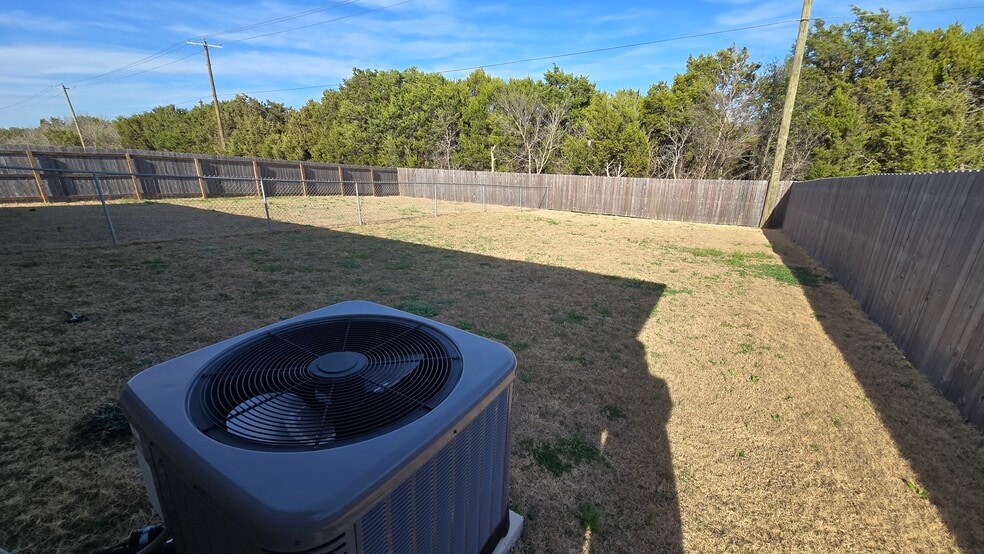 Huge Backyard - 605 Lost Trl