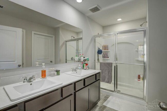 Building Photo - 111 River Hts Dr