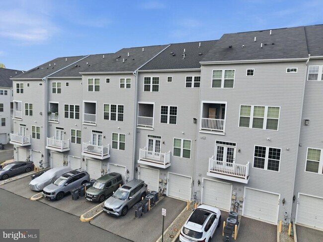 Building Photo - 3634 Briarwood Dr