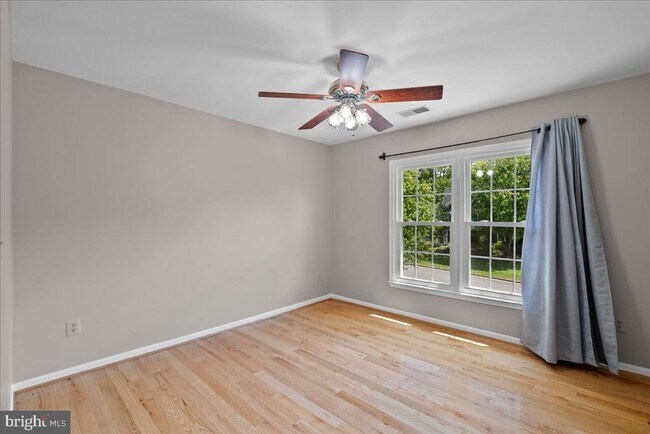 Building Photo - 8608 Oak Brook Ln