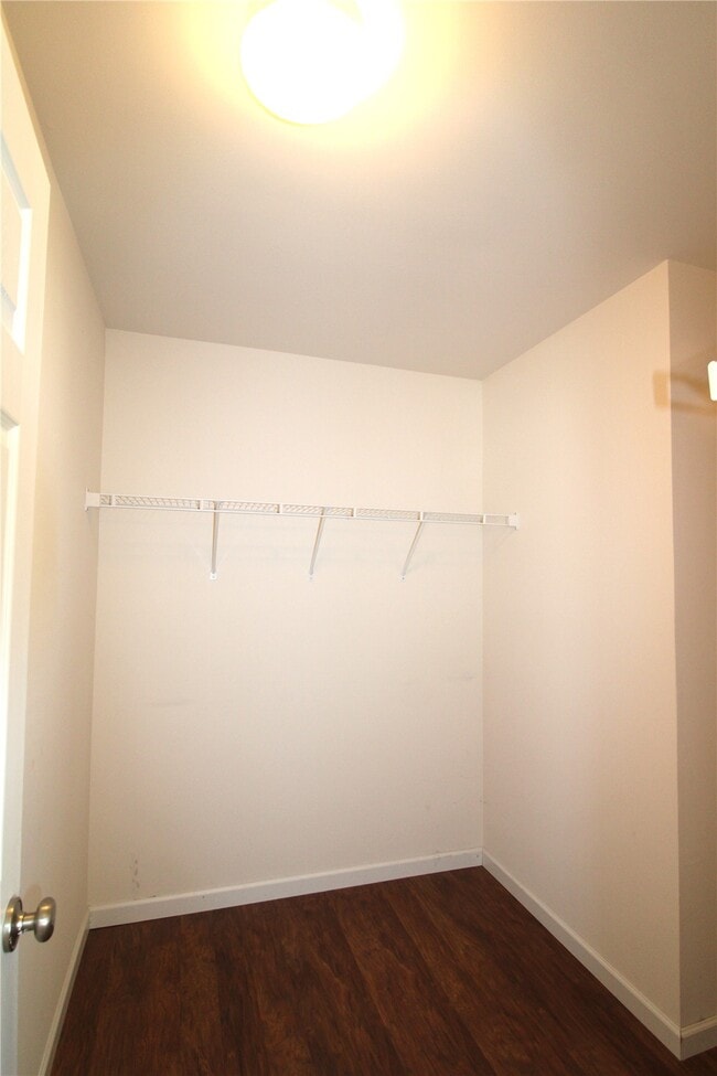 Building Photo - 643 Country Heights Dr