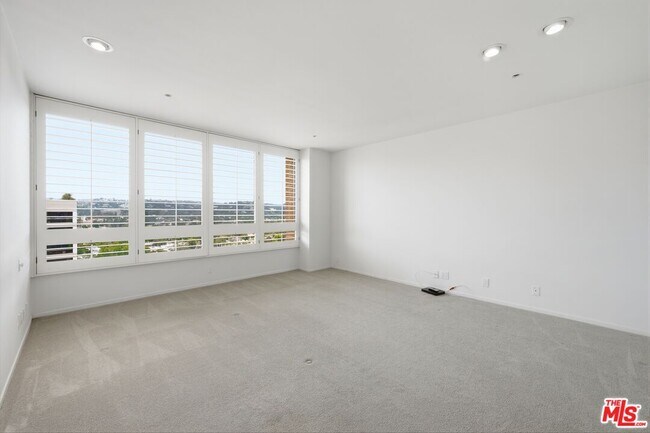Building Photo - 10430 Wilshire Blvd