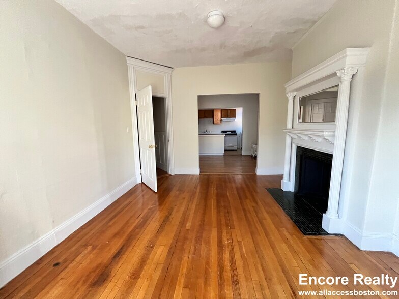 Building Photo - 1751 Beacon St