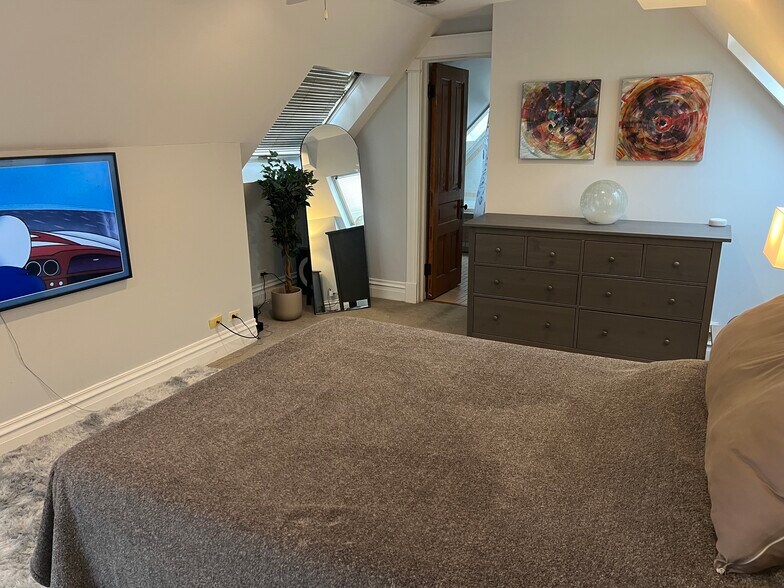 Building Photo - 1217 W George St