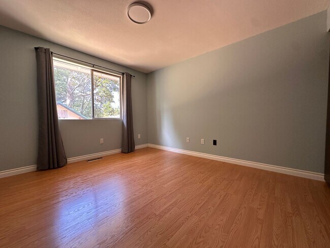 Building Photo - Cozy Woodinville Rambler waiting for its n...