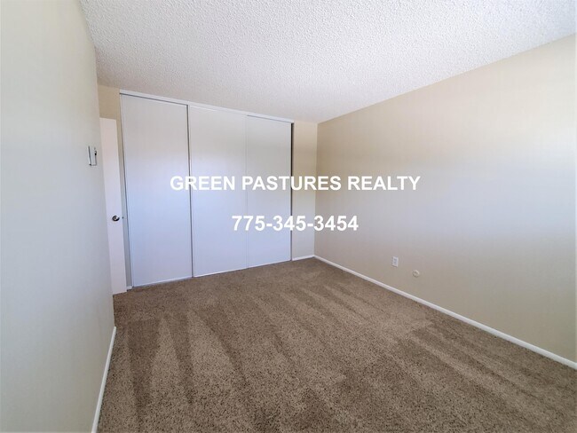 Building Photo - 388 Smithridge Park