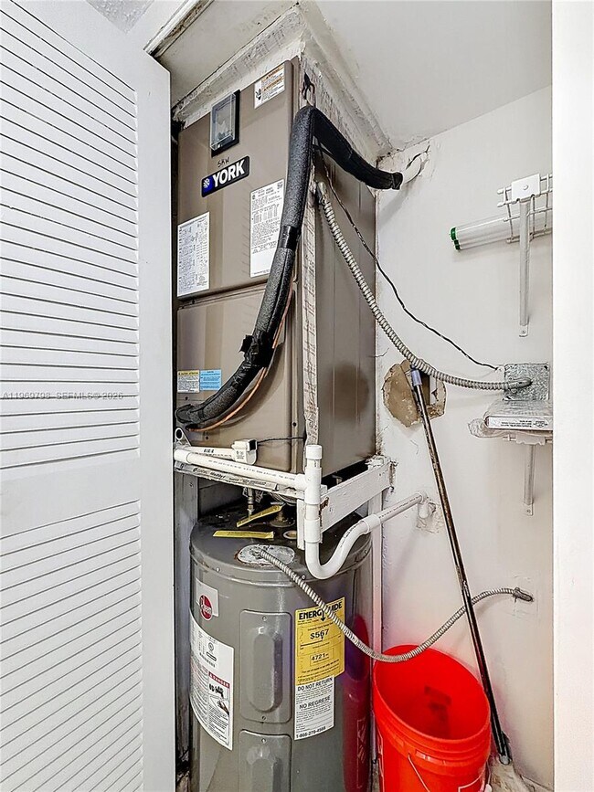 Building Photo - 6750 Royal Palm Blvd