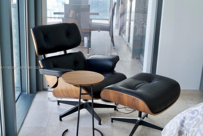 Building Photo - 68 SE 6th St