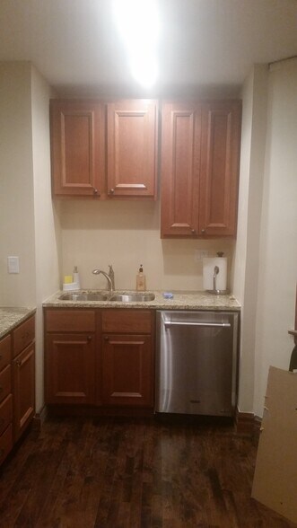 Kitchen - 4149 N Marmora Ave