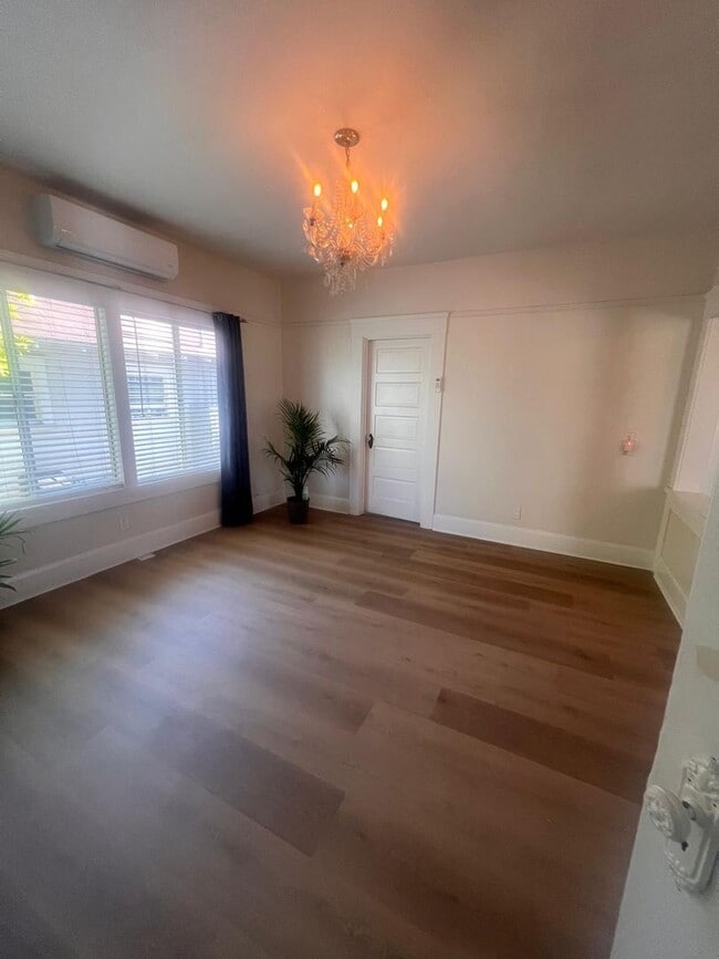 Building Photo - Beautiful 2 bedrooms 2 full baths house in Golden Hills area