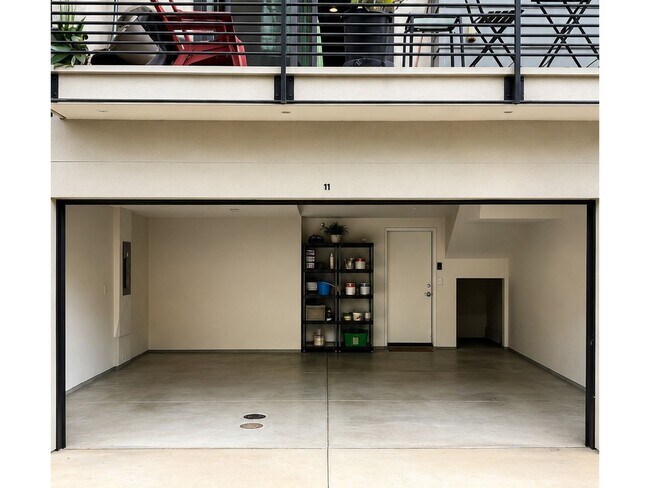 Building Photo - 3901 N Eagle Rock Blvd
