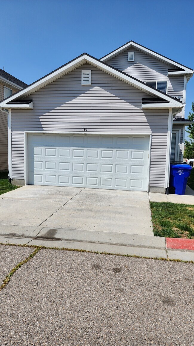 Building Photo - 146 Aparicio Dr
