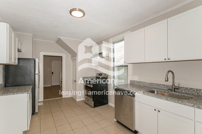 Building Photo - 6603 Crest Ave