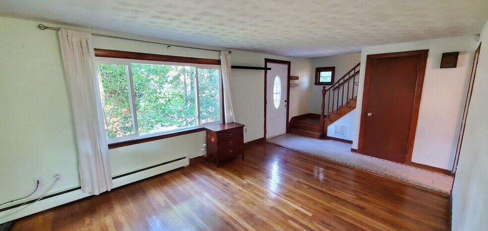 Primary Photo - 21 Jerome St