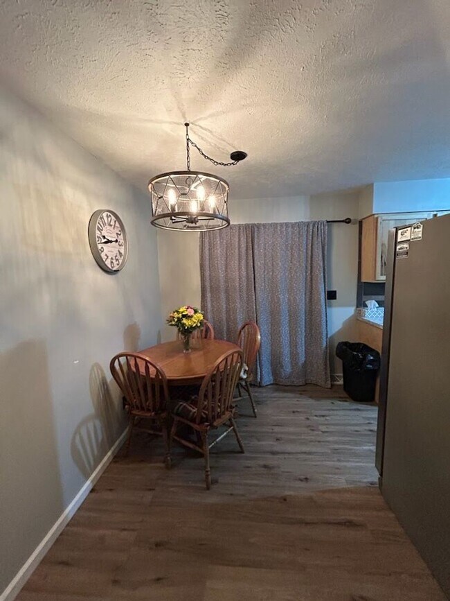 Building Photo - Spacious 3-Bedroom, 2-Bath Home in Middleb...