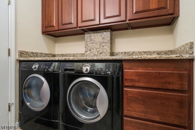 Building Photo - 382 Morris Ave