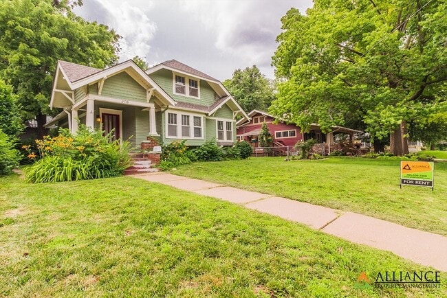 Building Photo - $300 off 1st Month's Rent!! Gorgeous Home!!