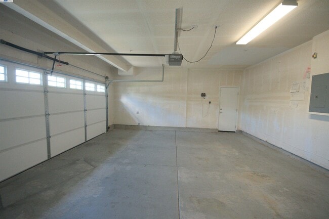 Building Photo - 1612 Marina Way