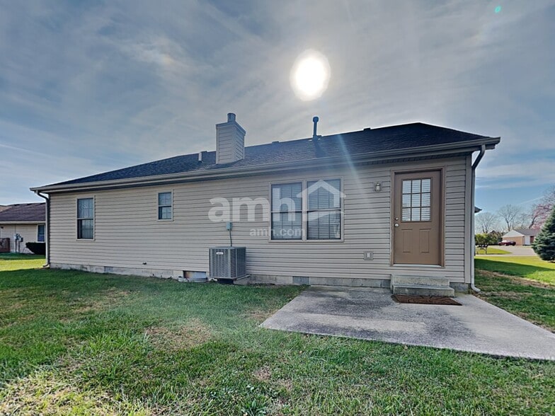 Building Photo - 3370 Redbud Dr
