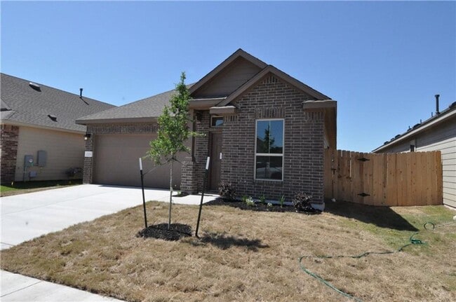 Building Photo - Great location in a quiet neighborhood! Pet Friendly!