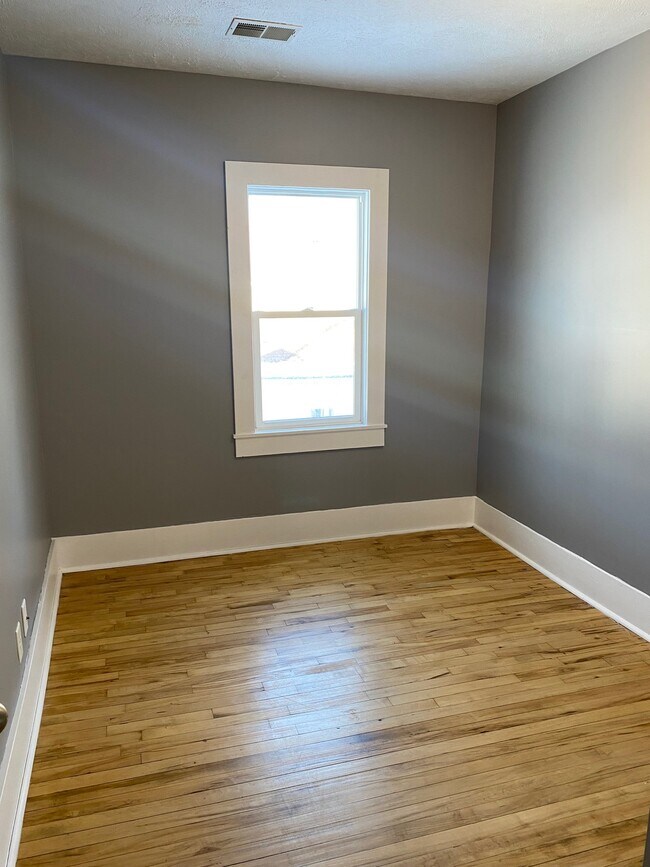 Building Photo - 721 Clancy Ave NE