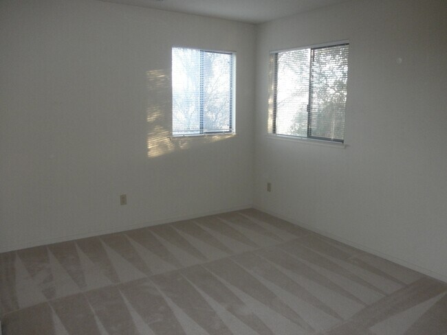 Building Photo - 3 bedroom/2.5 bath in Lake Wildwood, Penn ...