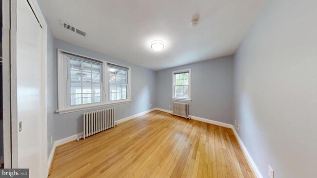Building Photo - 2116 Linden Ln