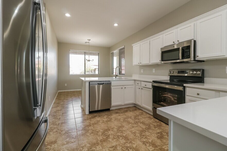 Building Photo - 709 E Whyman Ave