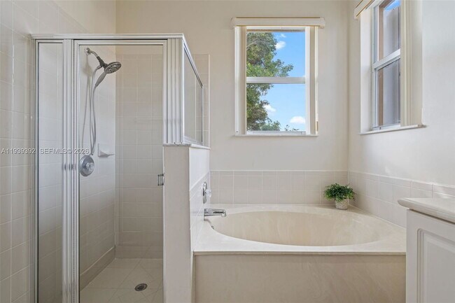 Building Photo - 1924 SE 17th Ct