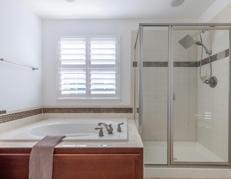 Building Photo - 651 Tiger Lily Way