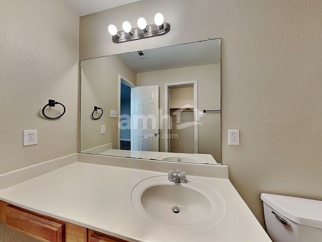 Building Photo - 6905 Planters Row Dr