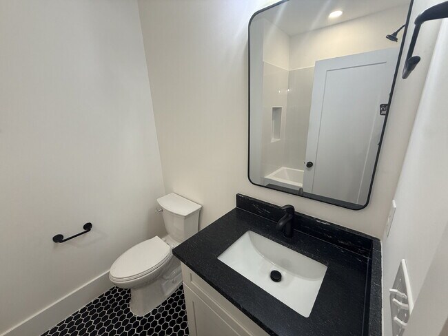 Building Photo - "Spacious 3-Bed, 3.5-Bath in the heart of East Nash