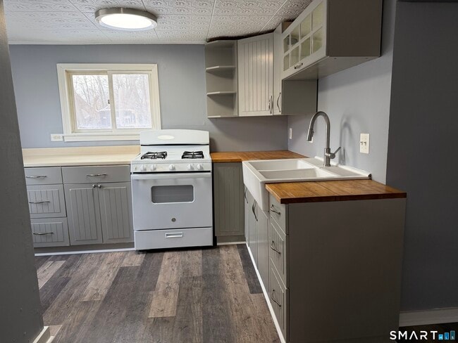 Building Photo - 144 Wetmore Ave