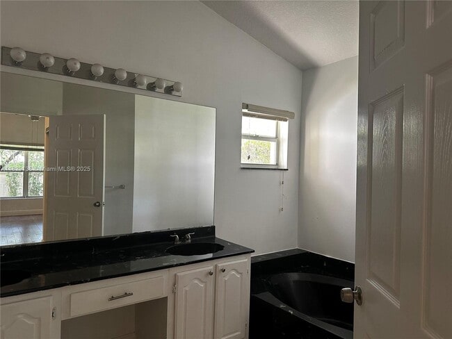 Building Photo - 10281 NW 11th Ct