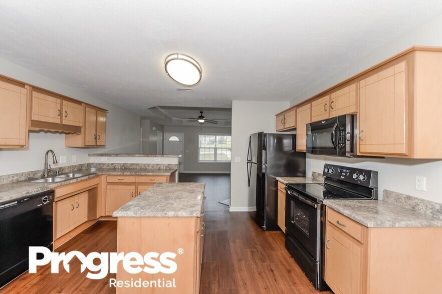 Building Photo - 127 Mary Joe Martin Dr