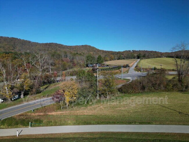 Building Photo - 588 Ray Hill Rd