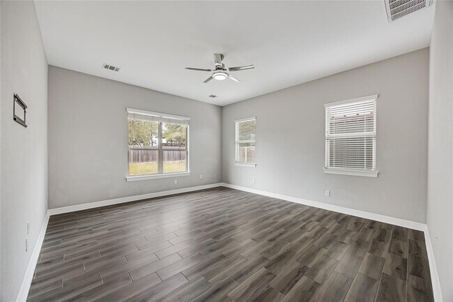 Building Photo - 21434 Lakefront Dr