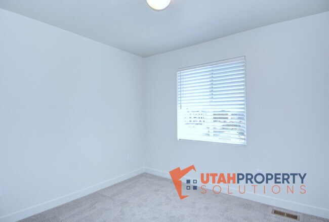 Building Photo - 959 W 540 S