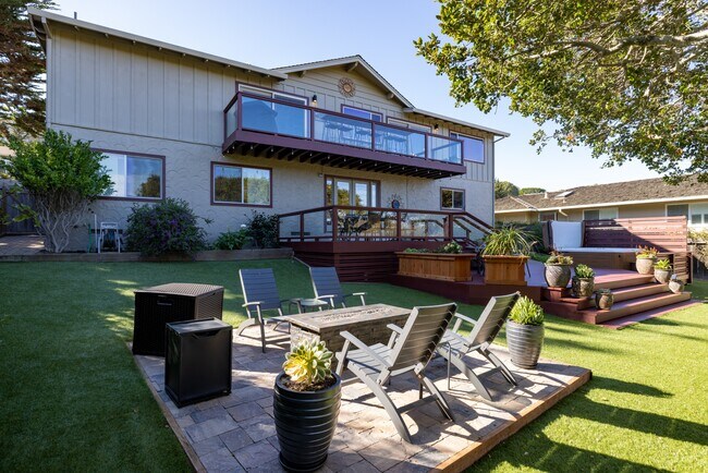 Building Photo - 3035 Ribera Rd