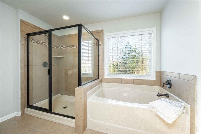 Building Photo - 5875 Chestnut Dr